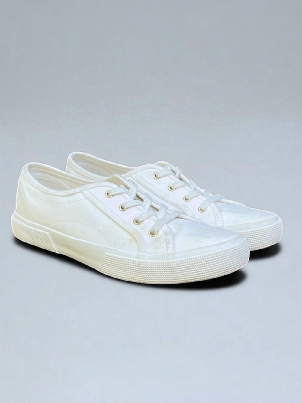 Aerie Lace Up Cotton Sneaker in White Women’s Size 10